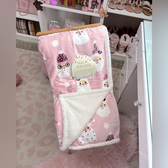 Pink santa Christmas throw blanket NWT - Picture 2 of 2